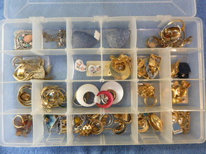 lot 85 image: Lot of Costume Jewelry
