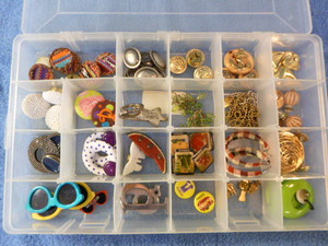 lot 88 image: Lot of Costume Jewelry