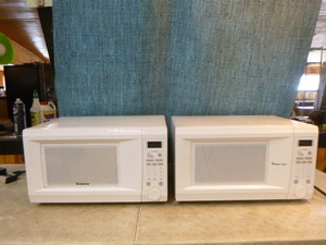 lot 96 image: 2 Microwave Ovens