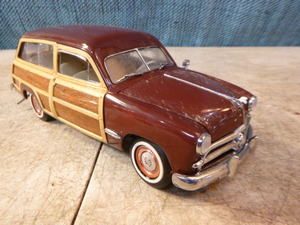 lot 112 image: 4 Classic Die-Cast Cars