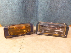 lot 117 image: 2 Die-Cast Cars