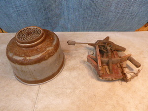 lot 136 image: Vintage Items