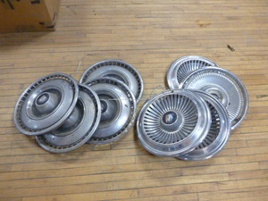 lot 141 image: 2 Sets of Vintage Buick Hub Caps