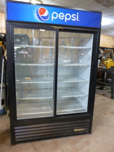 lot 2 image: True 2 Door Cooler