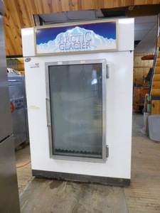 lot 4 image: Leer Single Door Ice Freezer