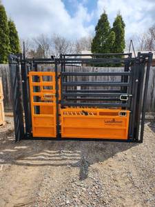 NEW Landhonor  Livestock Squeeze Chute with digital Scale