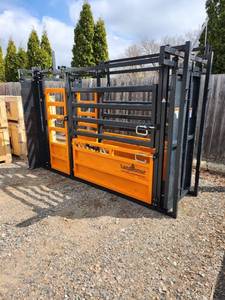 NEW Landhonor  Livestock Squeeze Chute with digital Scale