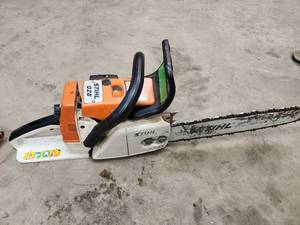 lot 24 image: Stihl 026 Chainsaw with 16-Inch Bar and Protective Cover