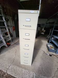 lot 30 image: Tall 5-Drawer Metal Filing Cabinet