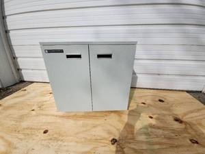 lot 31 image: Industrial Metal Wall Storage Cabinet with Shelves