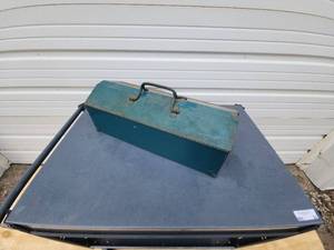 lot 40 image: Metal Storage Box with Assorted Hardware Tools