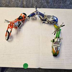 lot 119 image: 3-2004 Orange County Chopper 118 Scale Muscle Machine Choppers