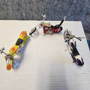 lot 121 image: 3-2004 Orange County Chopper 118 Scale Muscle Machine Choppers