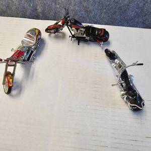 lot 123 image: 3-2004 Orange County Chopper 118 Scale Muscle Machine Choppers