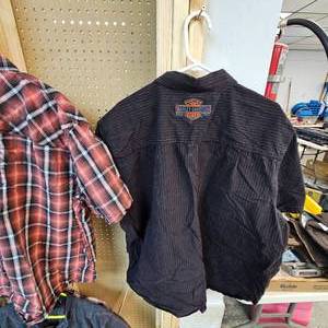 lot 142 image: 2-Harley Davidson Button Up Shirts-3XL