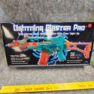 lot 50 image: Lightning Blaster Pro Water Blaster
