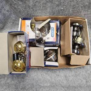 lot 70 image: 4 HandsetLocksets, Like New