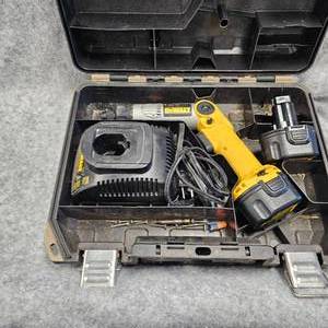 lot 72 image: DeWalt Heavy Duty Cordless Screwdriver, Model DW920, 2 Batteries