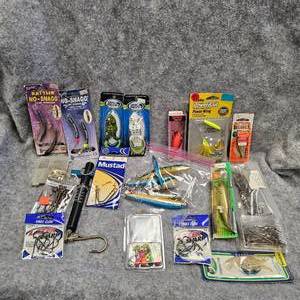 lot 77 image: Rapalas, Heddon, Plugs, Hooks, Frogs