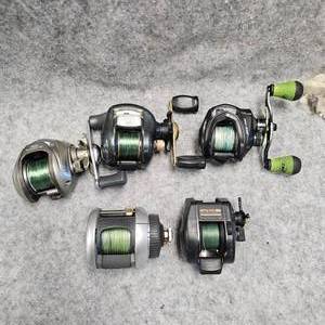 lot 93 image: 5-Baitcaster Reels(3 with Handles and 2 Without)