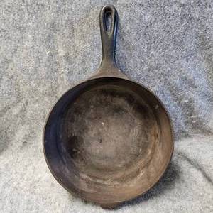 lot 158 image: Cast Iron #8 Deep Skillet, 1940s-50s