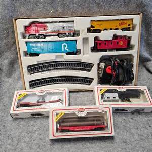 lot 169 image: SanteFe Train Set with 6 Cars