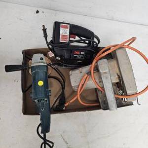 lot 182 image: 4 Angle Grinder, Skil Jig Saw, Black & Decker Skilsaw