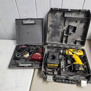 lot 184 image: DeWalt 12 V Rechargable Dril and Soldering Kit