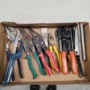 lot 189 image: Pliers, Sidcutters, Tin Snips, Etc as pictured