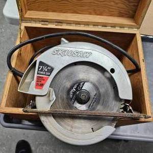 lot 195 image: SkilSaw with Cusom Box