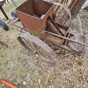 lot 297 image: Vintage Potato DiggerPlanter, No name or markings found