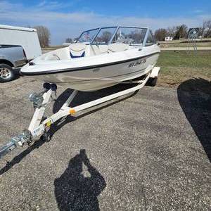 2003 Bayliner Capri w/Trailer