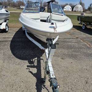 lot 307 image: 1998 Bayliner with 120HP Motor and Trailer