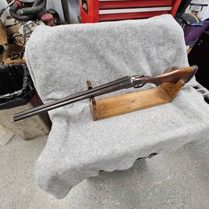 lot 268 image: Meridan Firearms 12Ga, Coach Gun, 1950s