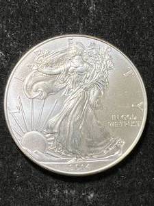 lot 09 image: 2014 AMERICAN SILVER EAGLE 1 TROY OZ .999 FINE SILVER