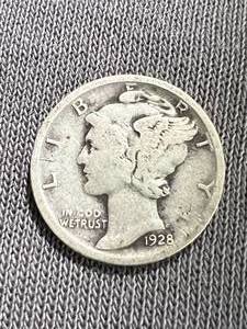 lot 81 image: 1928-D US MERCURY DIME