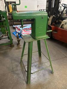 lot 26 image: Niagara Deep Throat Beading Mach...