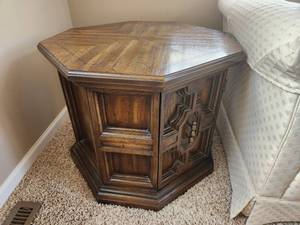 lot 39 image: Vintage Hexagonal Wooden End Table