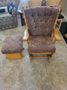 lot 7 image: Wooden Glider Chair with Ottoman