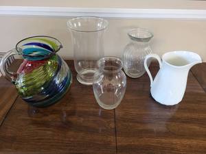 lot 45 image: Corning & Glass Pitchers and Vases Set