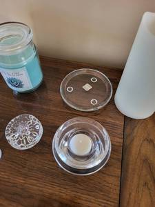 lot 46 image: Glass Candle Holders & Scented Candle Set