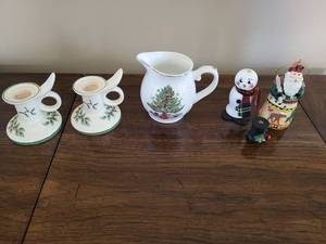 lot 50 image: Christmas Figurines & Ceramic Set