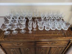 lot 52 image: Vintage Crystal Glassware Set