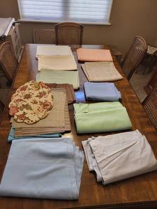 lot 241 image: Assorted Fabric and Placemat Lot