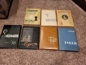 lot 251 image: Vintage 1950s Yearbook Collection