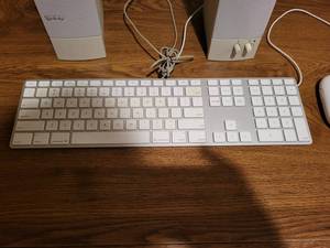 lot 256 image: Apple Keyboard & Infinity Speakers Set