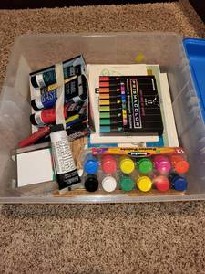 lot 267 image: Liquitex Art Supplies Lot Set