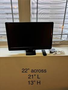 lot 204 image: Vizio 22 HDTV with Remote & Adapter
