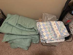 lot 222 image: Patchwork Quilt & Cozy Blanket Set