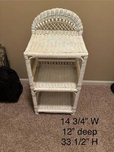 lot 224 image: White Wicker Shelf Unit 3-Tier